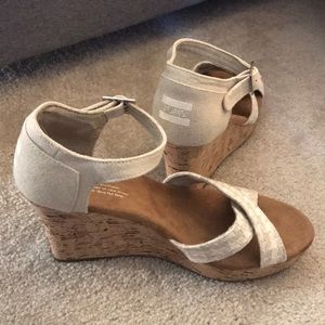 ✨NWOT✨ TOMS wedge sandals. Size 10